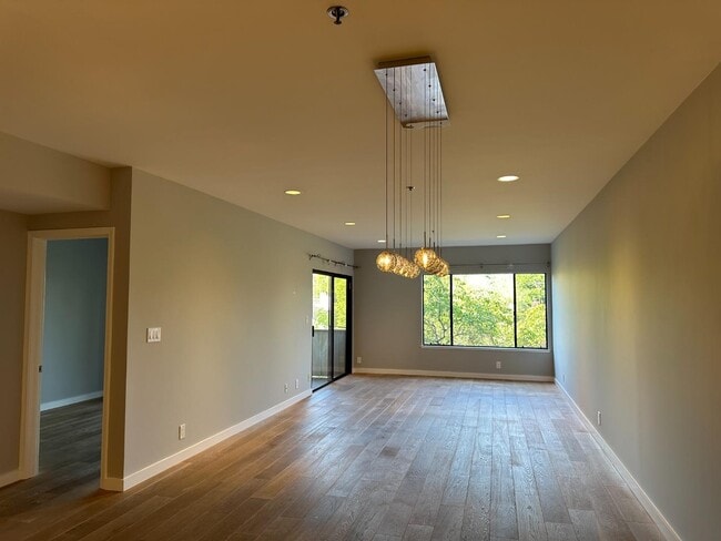 Building Photo - 440 Cesano Ct
