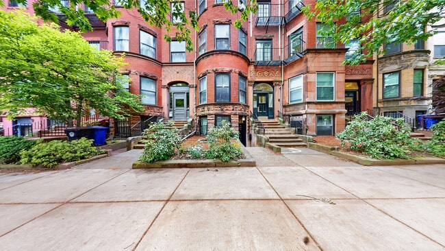 Building Photo - 1069 Beacon St