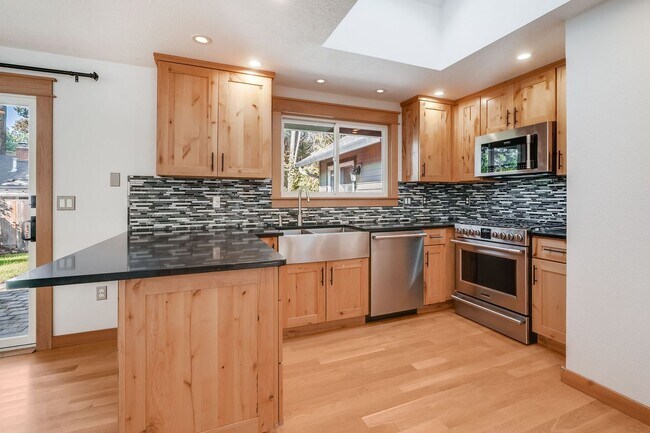 Foto del edificio - Beautiful 3 Bed, 2 Bath Rental Home in Bea...