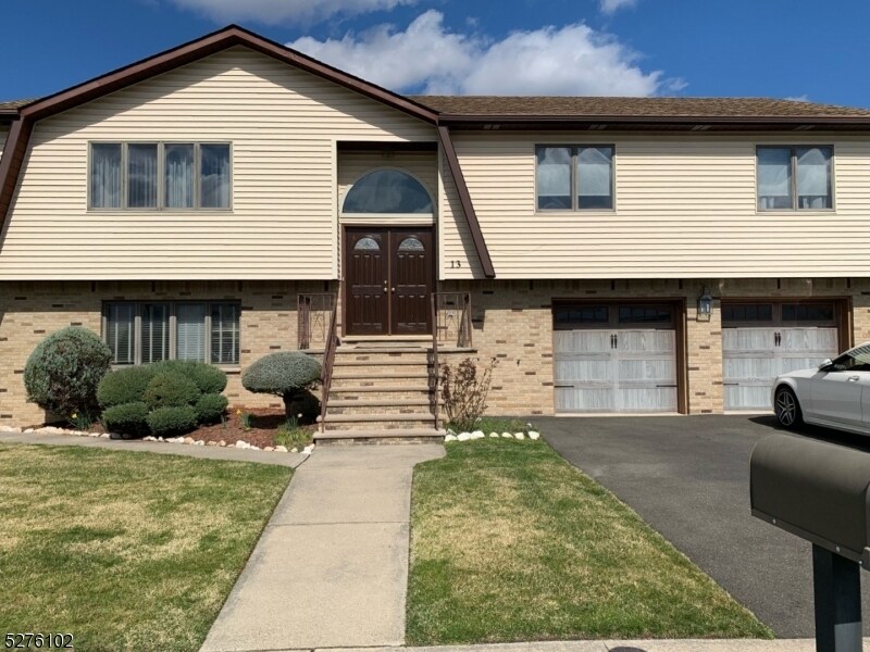 13 Susan Ct, Elmwood Park, NJ 07407 Room for Rent in Elmwood Park, NJ