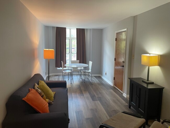 Living area - 225 E Lafayette Ave