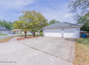 Building Photo - 12028 N Cobblestone Forest Cir