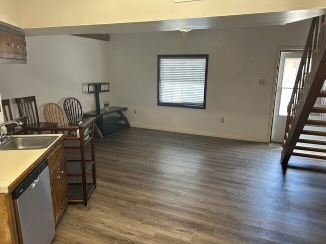 Foto del edificio - 2519 Forest Home Rd