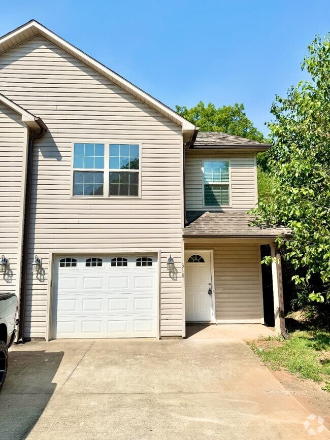 Building Photo - 318 Zach Dr