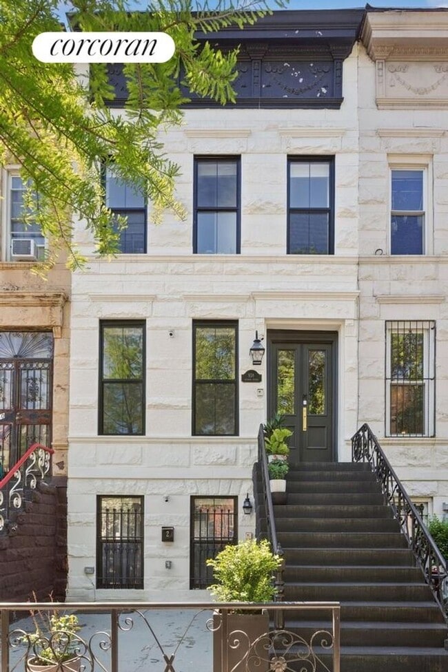 Building Photo - 938 Putnam Ave