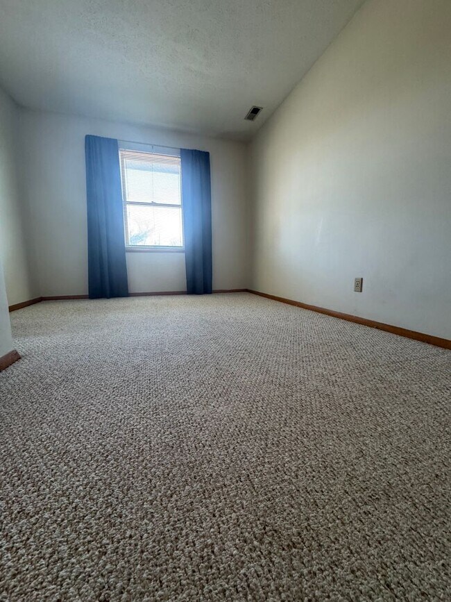 Foto del edificio - Available August 2025 and rents for $1,600...