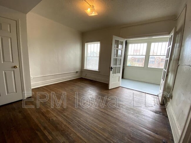 Building Photo - 608 Wellington Ct