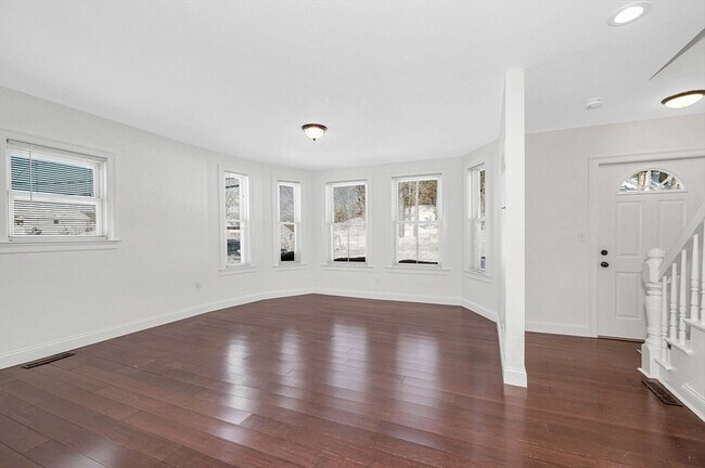 Foto del edificio - 12 Broadway St