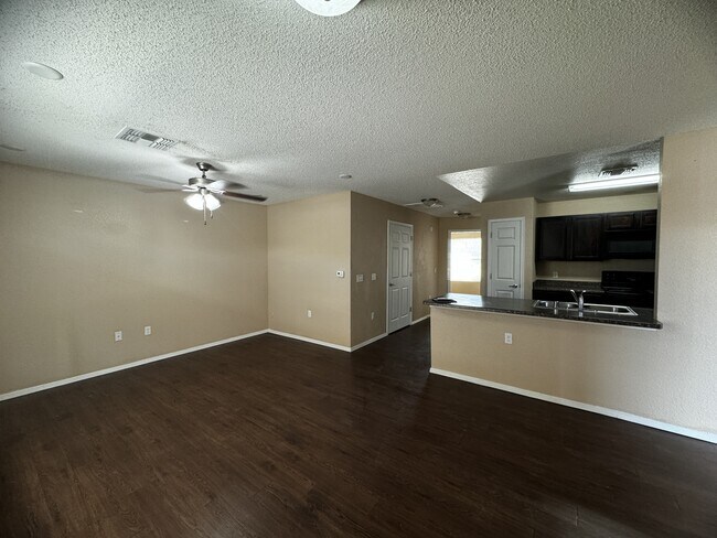 Foto del edificio - 9811 Socorro Rd