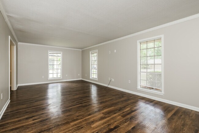Foto del edificio - 5115 Shirlwood Dr