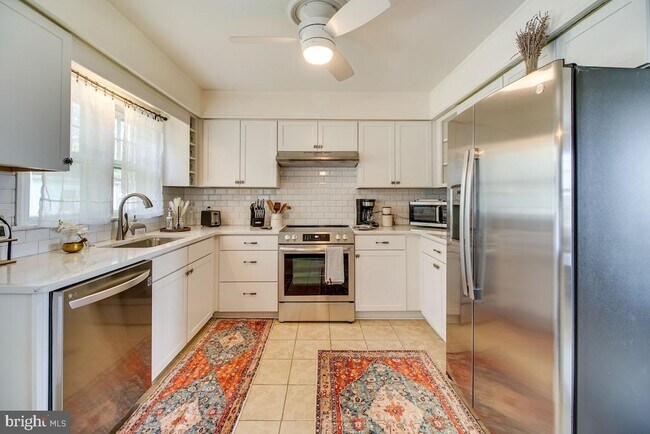 Foto del edificio - 16434 Piney Point Rd