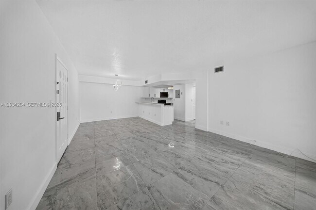 Foto del edificio - 8540 SW 212th St