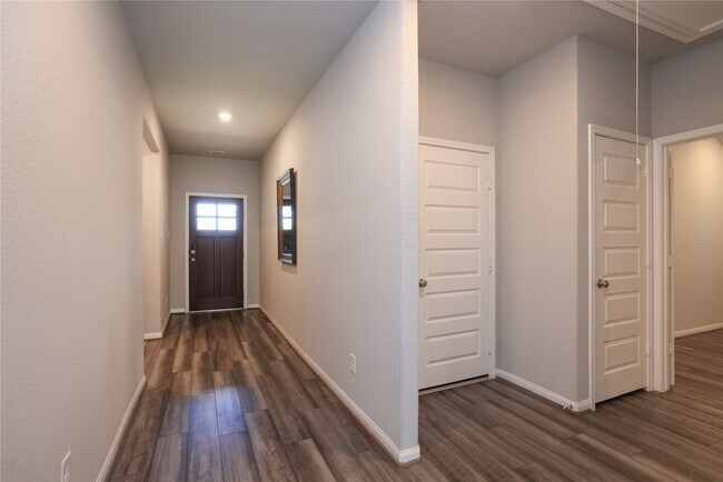 Foto del edificio - 2127 Cherryvale Dr