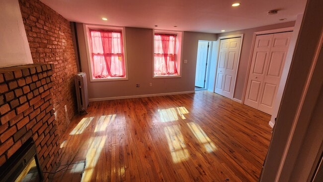 Building Photo - 17 Van Buren St