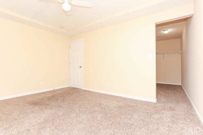 1BR, 1BA - 950 SF Vaulted Ceiling - Bedroom - Austin Park Apartments