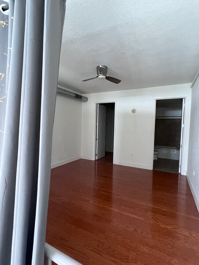 Foto del edificio - 150 E Robinson St