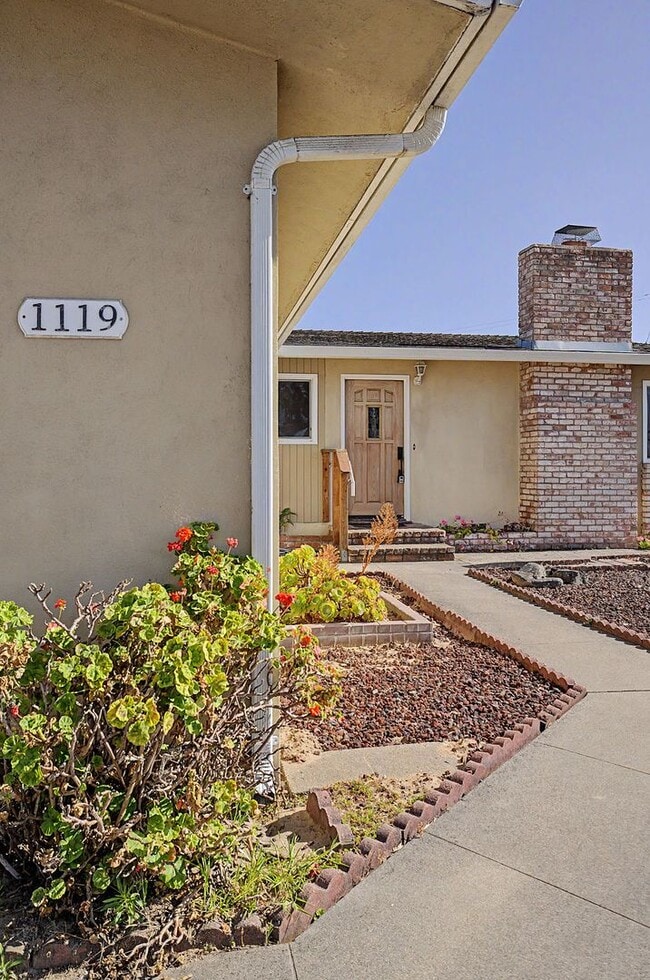 Building Photo - Rare 3 Bed, 2 Bath Home in Upper Seaside Cul-de-Sac with Spacious Yard