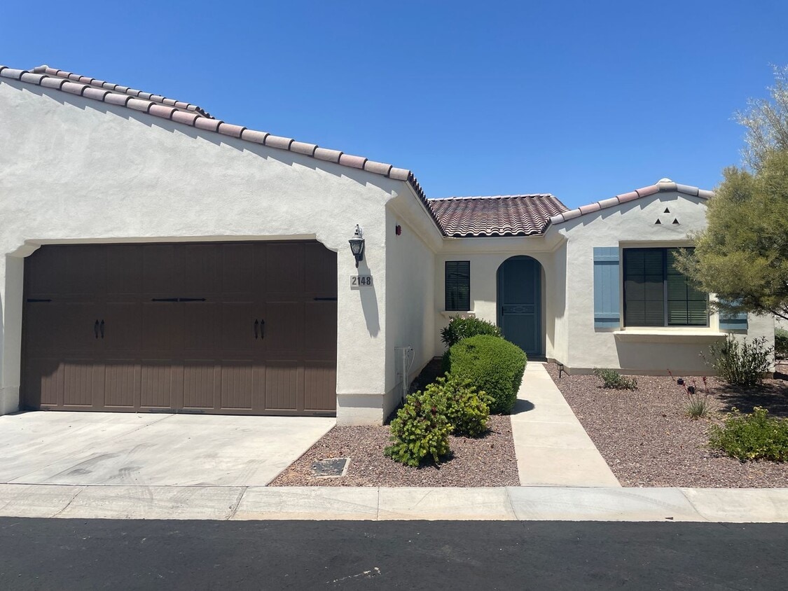 Primary Photo - Gorgeous 2 Bed/2 Bath + Den Home In Litchf...
