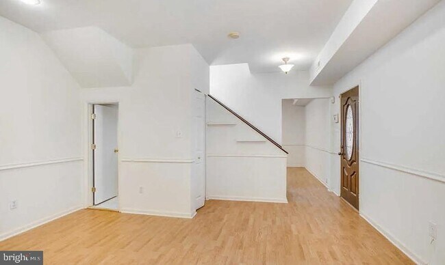 Building Photo - 729 10th St NE
