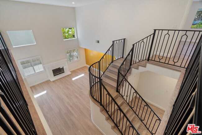 Building Photo - 6143 Lake Lindero Dr