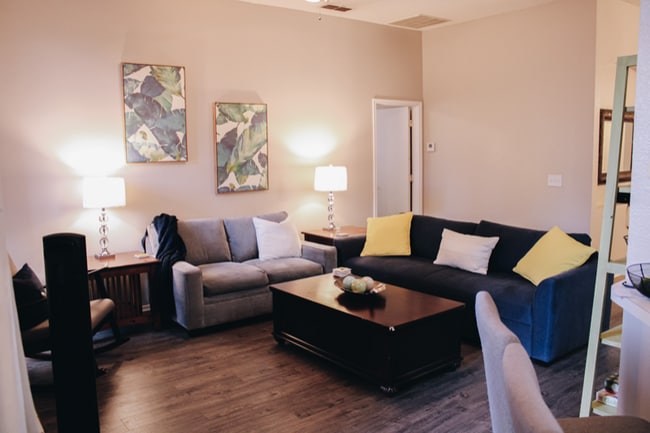 Foto del edificio - 2610 Wandering Oak Dr