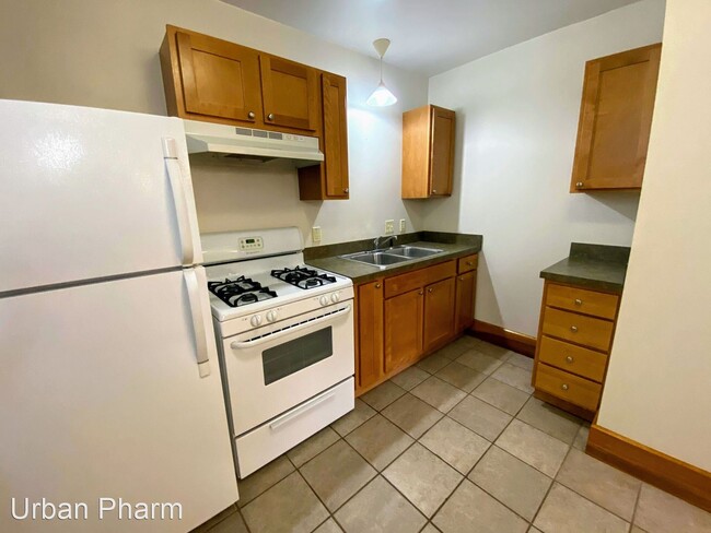 Building Photo - 1448 Lake Dr SE