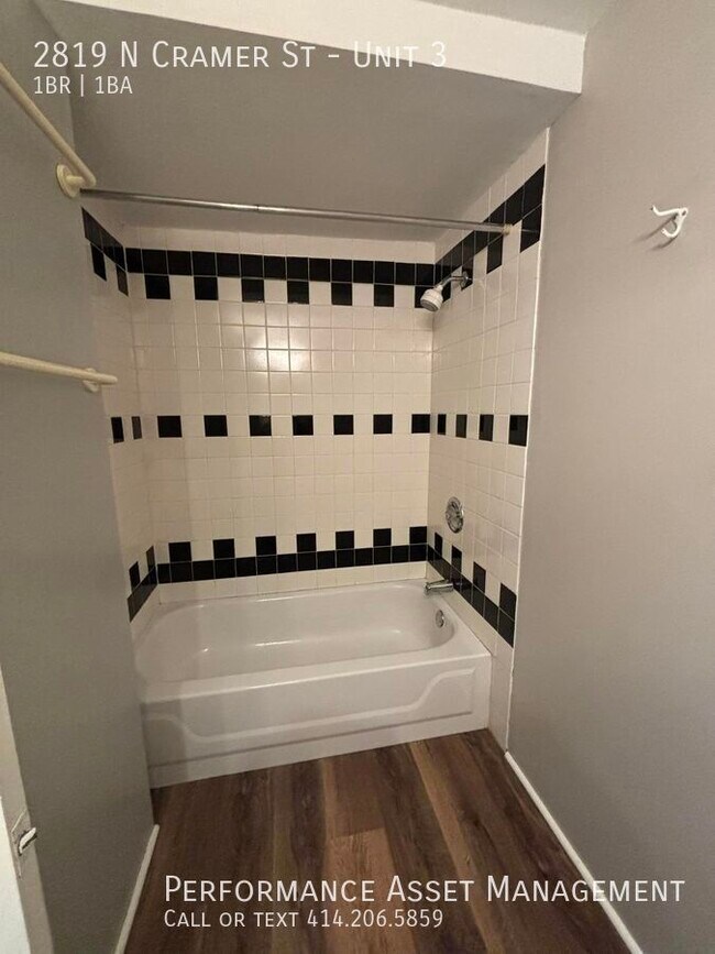 Building Photo - 1 bedroom in Riverwest Area