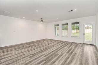 Building Photo - 3021 Skyline Mesa Dr