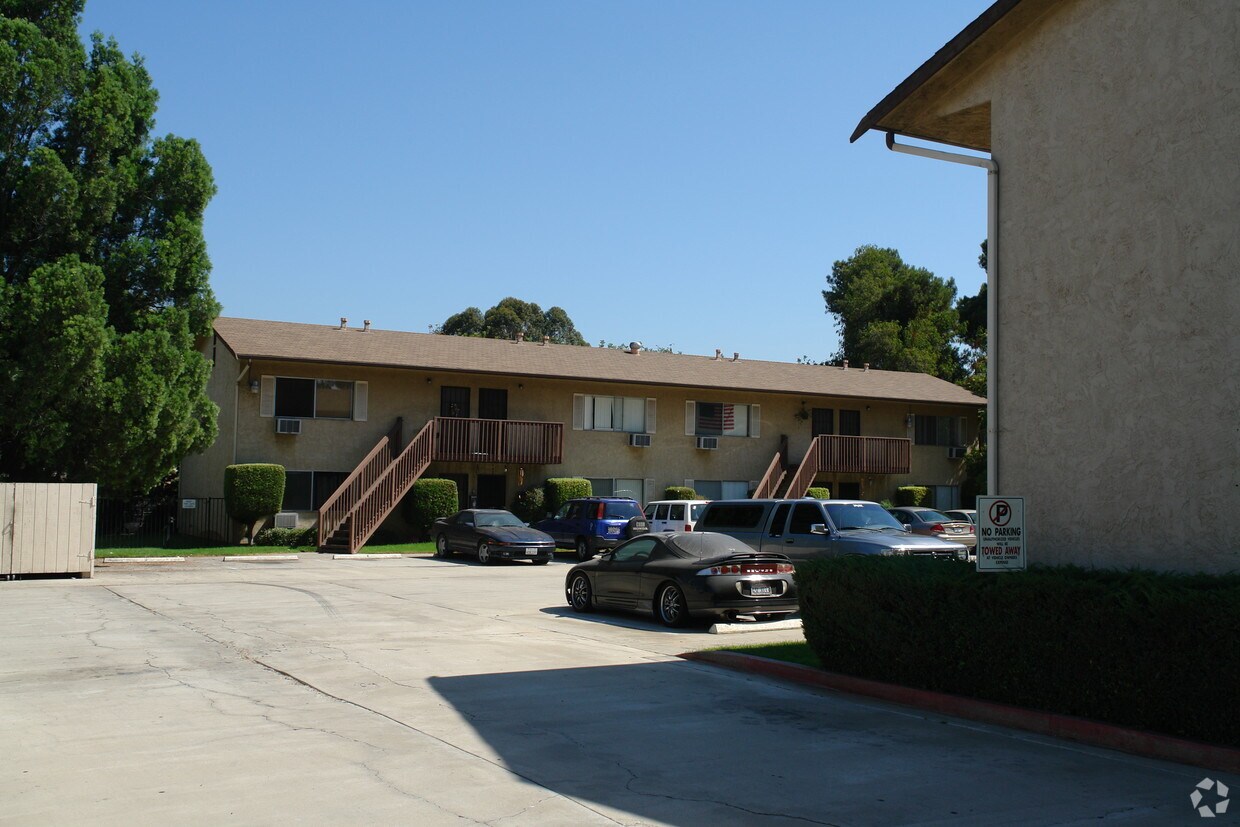 Primary Photo - 1310 Oakdale Ave