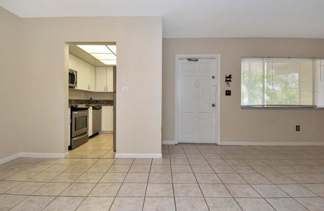 Foto del edificio - 2101 NE 68th St