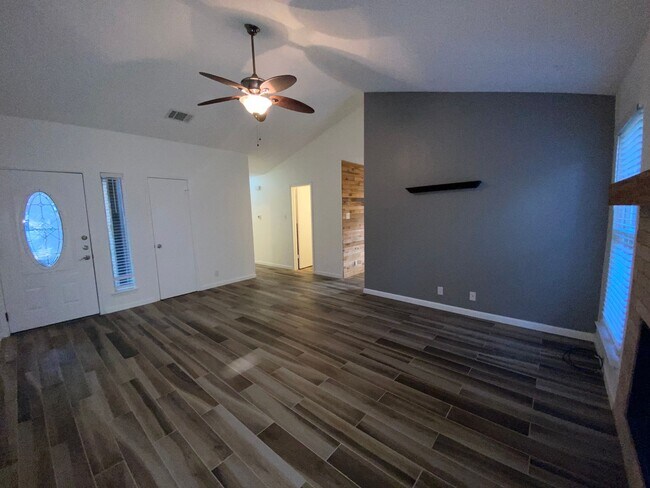 Building Photo - 9618 Sugar Hill Dr