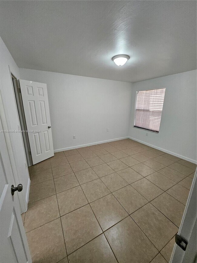Foto del edificio - 1401 Village Blvd