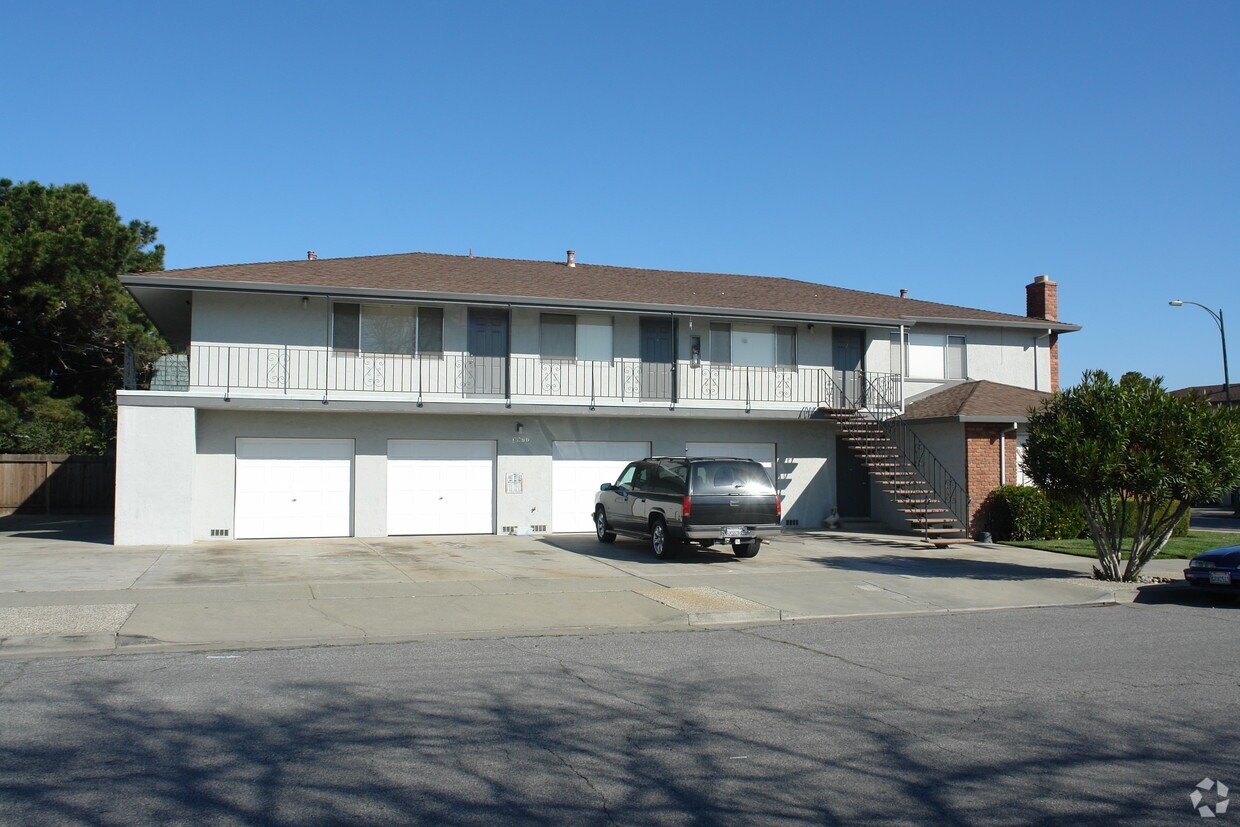 Building Photo - 3977 Rhoda Dr