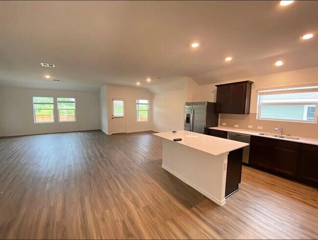 Building Photo - 490 Jack Ryan