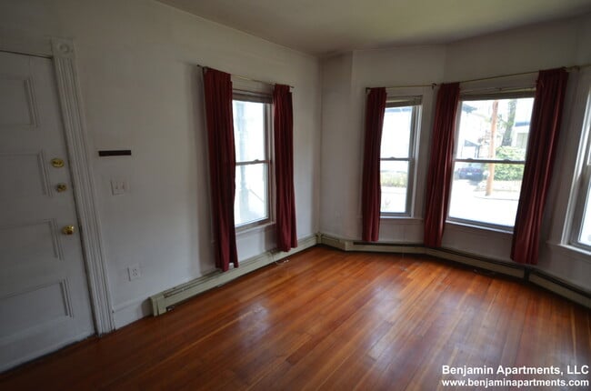 Building Photo - 66 Murdock St