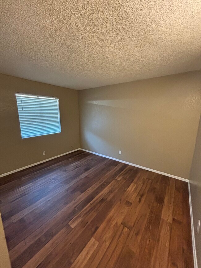 Bedroom - 2947 N Palo Verde Ave