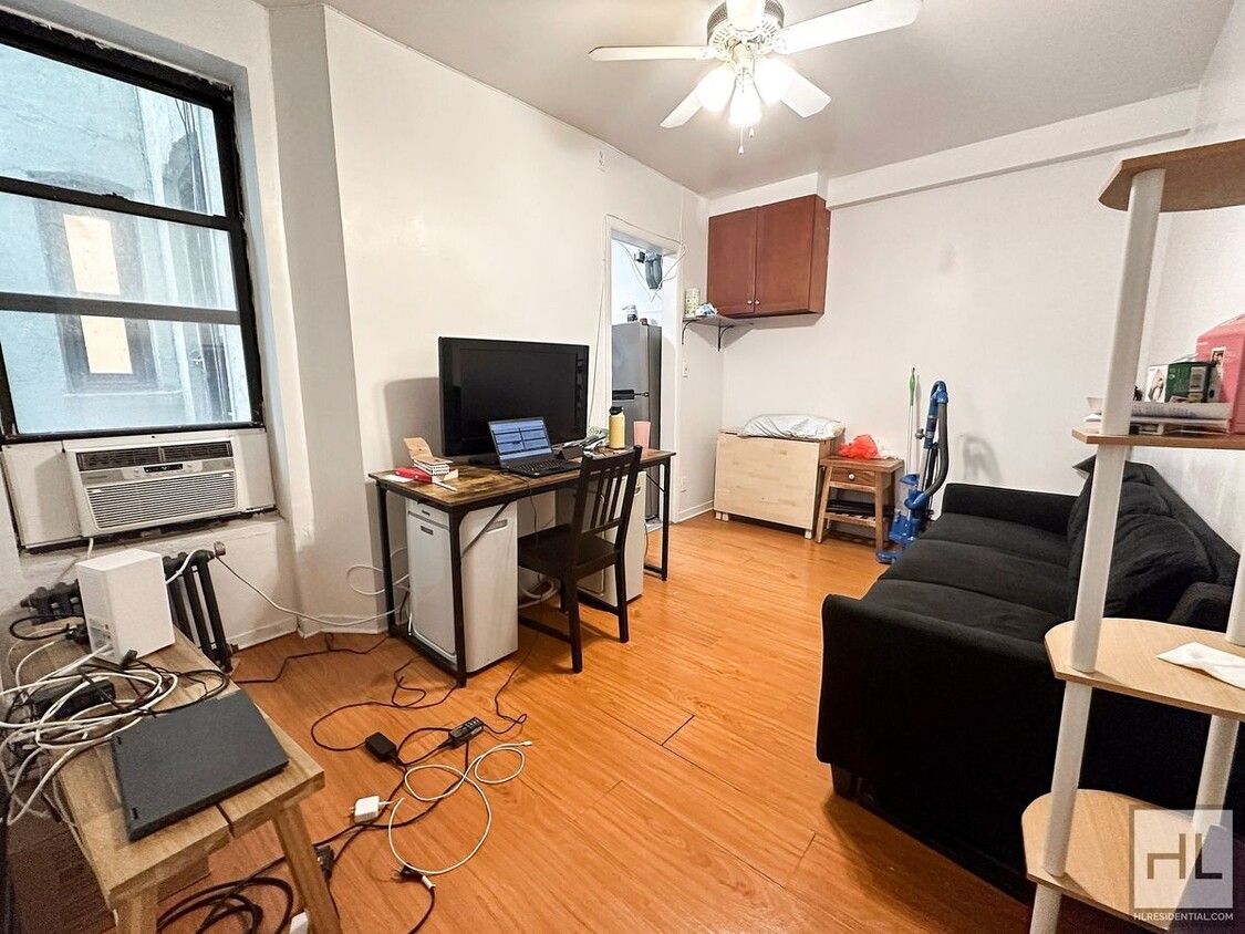 Great value 2 bedroom on Mott! Laundry in ... - Room for Rent in New ...