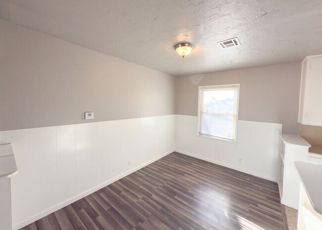Foto del edificio - Charming 2 Bed Home in The Village!