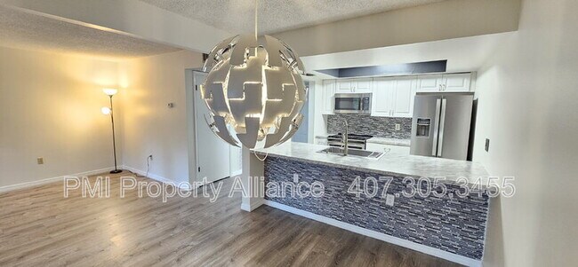 Foto del edificio - 6051 Windhover Dr