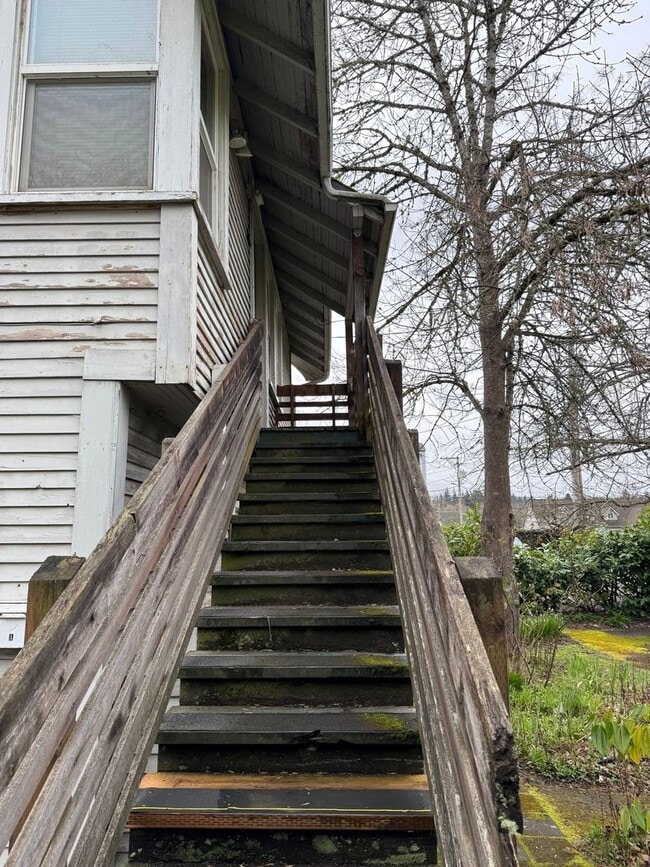 Building Photo - 1 Bedroom Duplex in Downtown Eugene