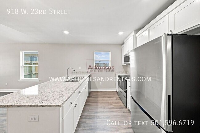 Building Photo - 918 W 23rd St