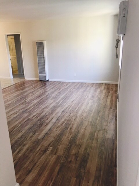 Large Entrance Living Room - 4330 Vineland Ave