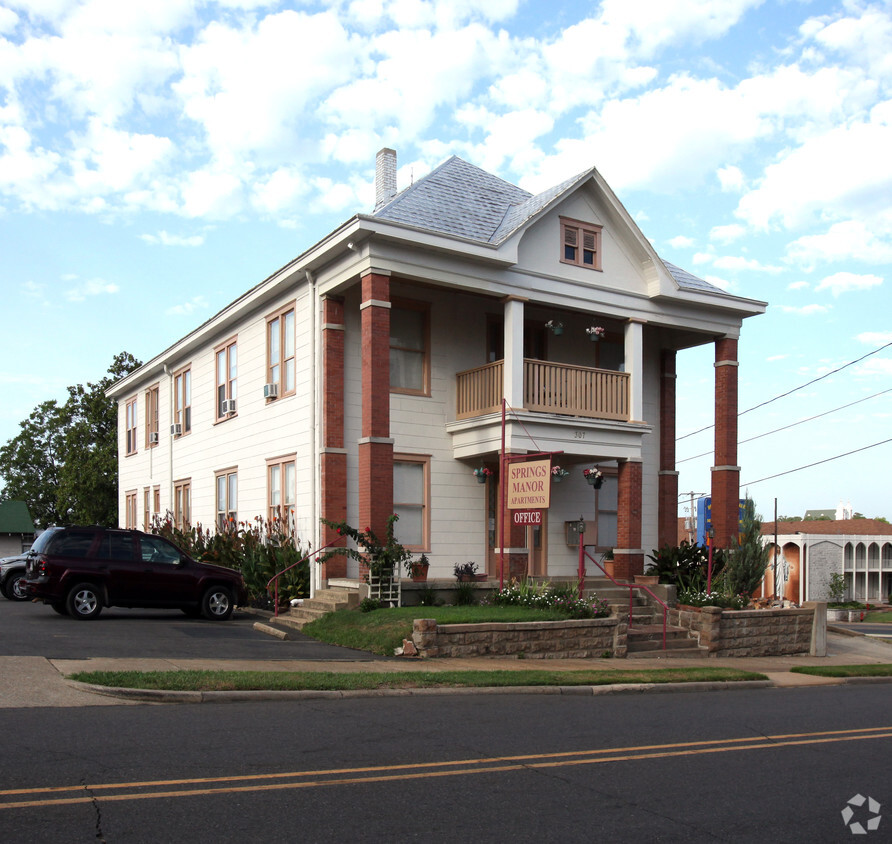 Primary Photo - Springs Manor Apartments