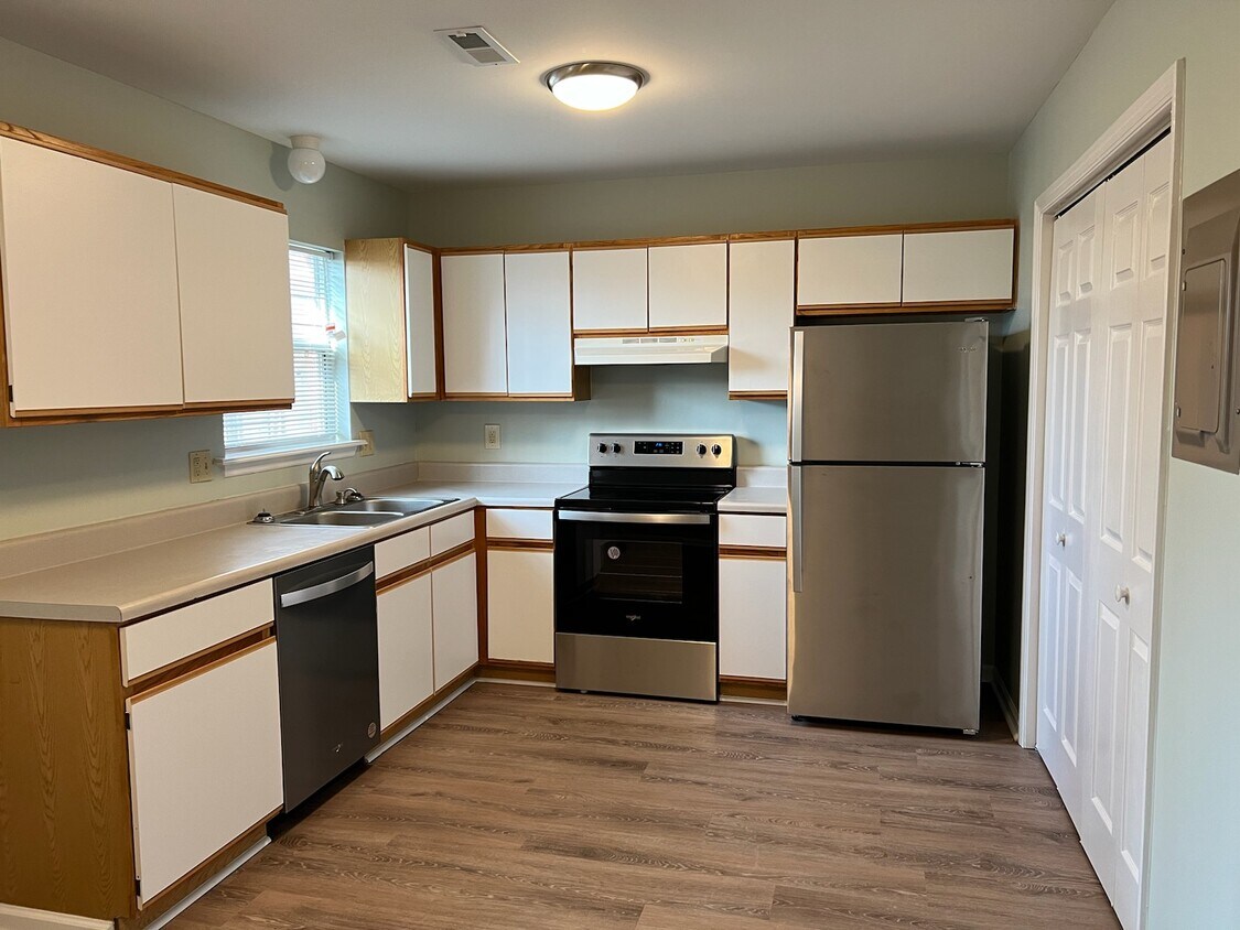 1216 Allen Rd, Greenville, NC 27834 Townhome Rentals in Greenville NC