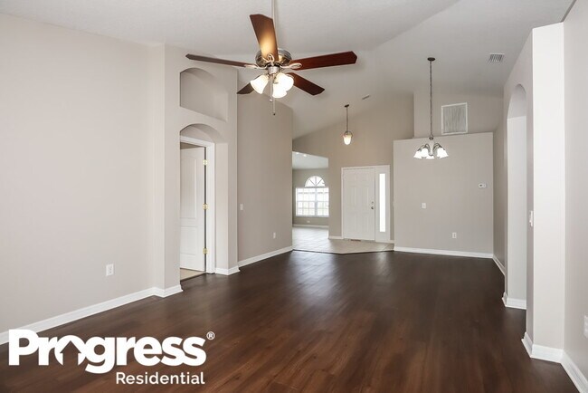 Foto del edificio - 7002 Crown Lake Dr