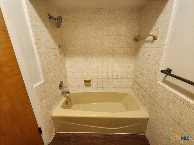 Foto del edificio - 1274 Hillcrest Dr
