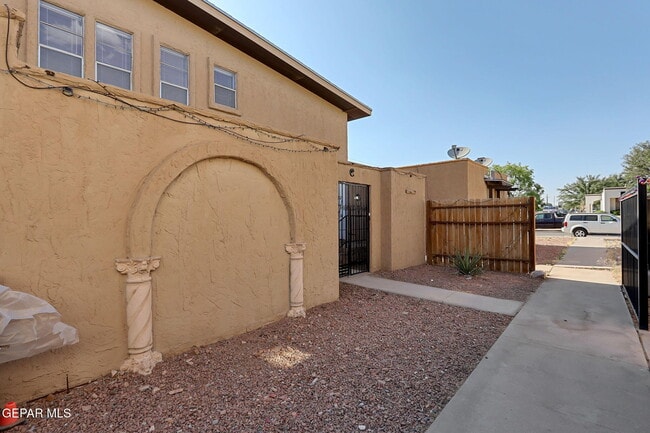 Building Photo - 11100 Vista Lago Pl