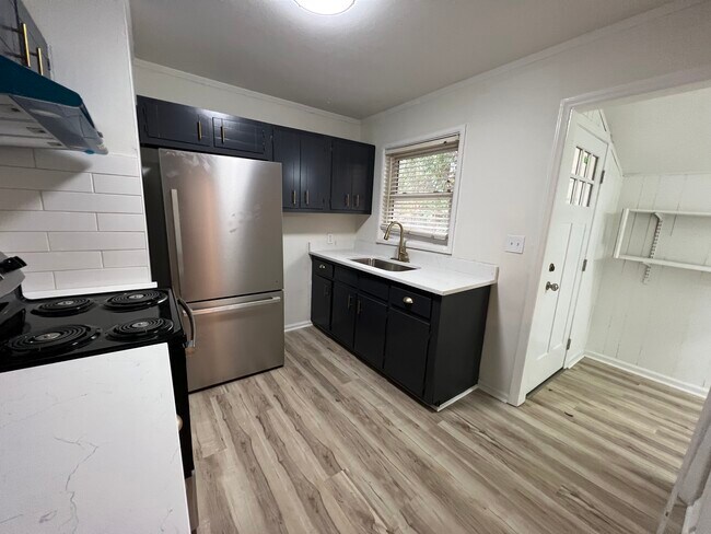 Foto del edificio - 2128 E 12th St