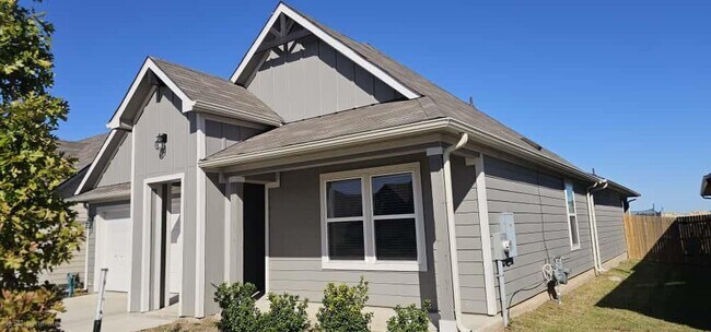 Building Photo - 223 Sweetwater Crk Ln