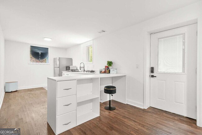 Foto del edificio - 2430 Hanford Dr SW